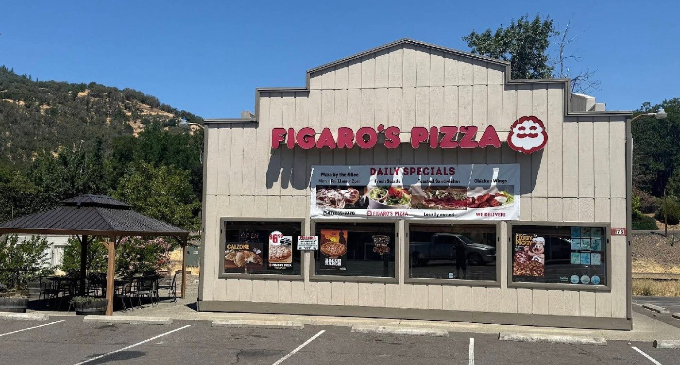 Figaro's Pizza storefront at 175 2nd Ave, Gold Hill, Oregon